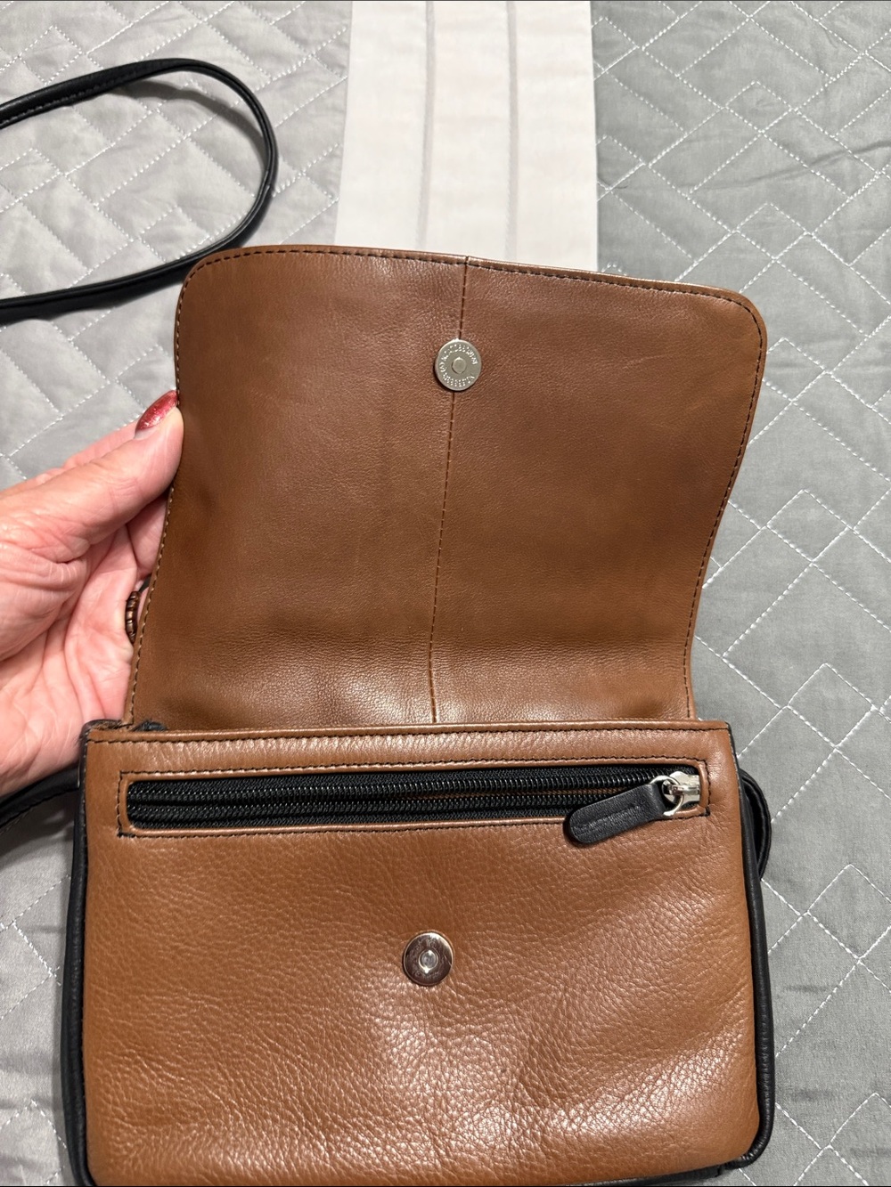 Classic Two-Tone Black and Brown Crossbody Bag - Picture 3 of 9